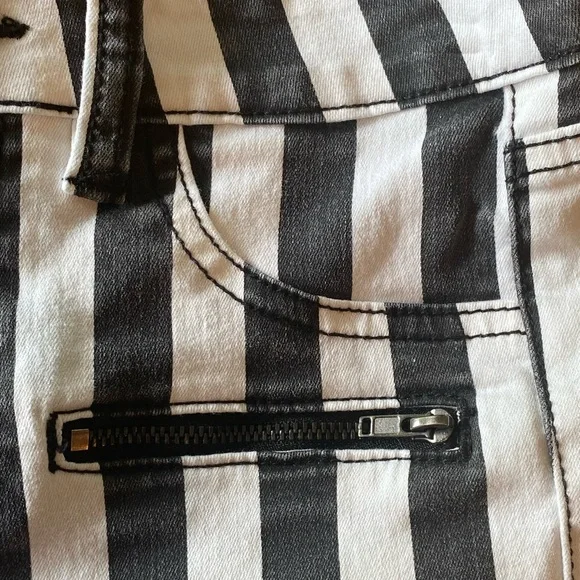 Blackheart Black & White Stripe Zippered Stingerette Jeans Juniors Size 1 GUC - Picture 11 of 12